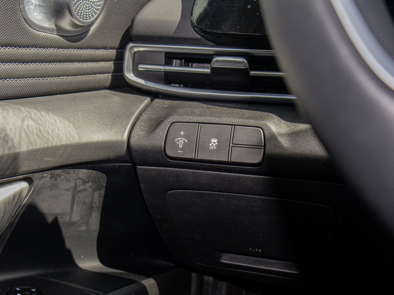 2026 Hyundai Elantra Preferred IVT White Sherwood Park - photo #18