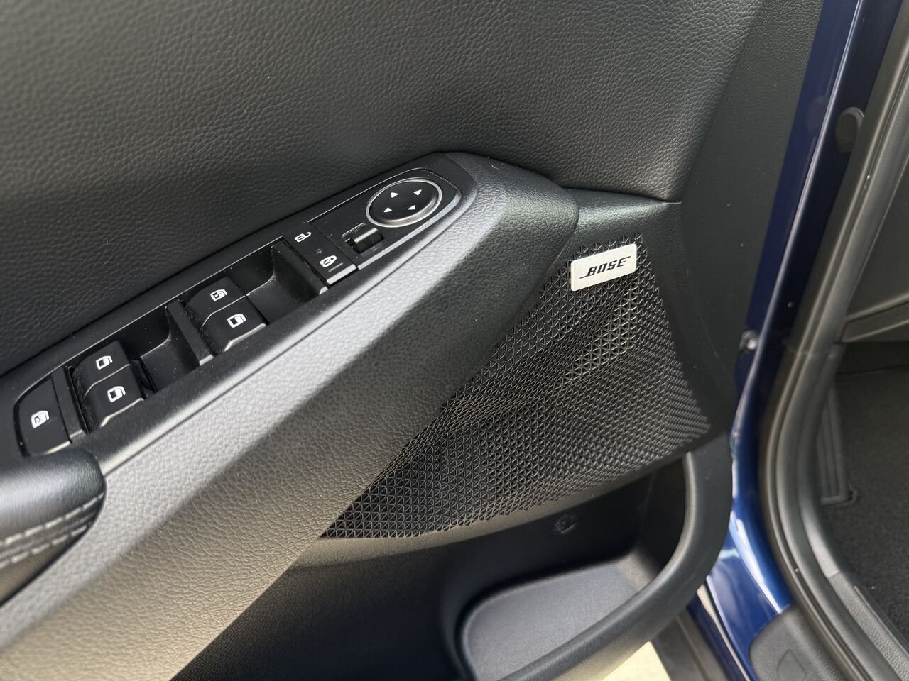 2023 Kia Seltos SX Turbo TI avec intérieur noir Blue Châteauguay - photo #11