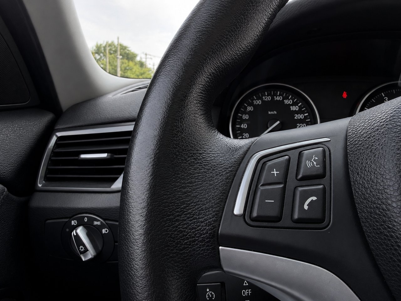 BMW X1 AWD (4X4) / BLUETOOTH / TOIT OUVRANT 2014 Blanc Châteauguay - photo #11
