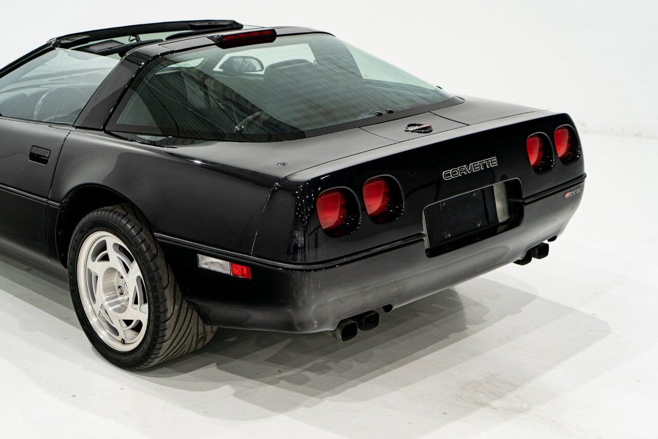 Chevrolet Corvette ZR1 | PRIX EN USD 1990 Noir Montréal - photo #25