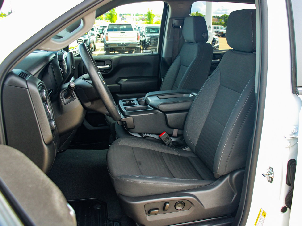 2025 Chevrolet Silverado 1500 4WD Crew Cab 157 Custom White Sherwood Park - photo #26