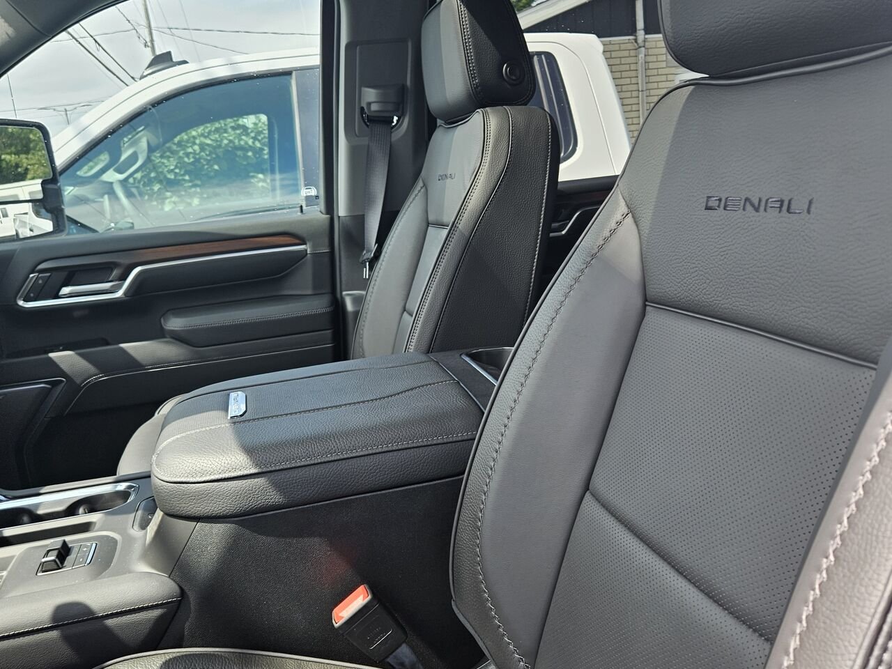 GMC Sierra 2500HD Denali cabine multiplace 4RM 159 po 2026 Blanc glacier 3 couches Thetford Mines - photo #7