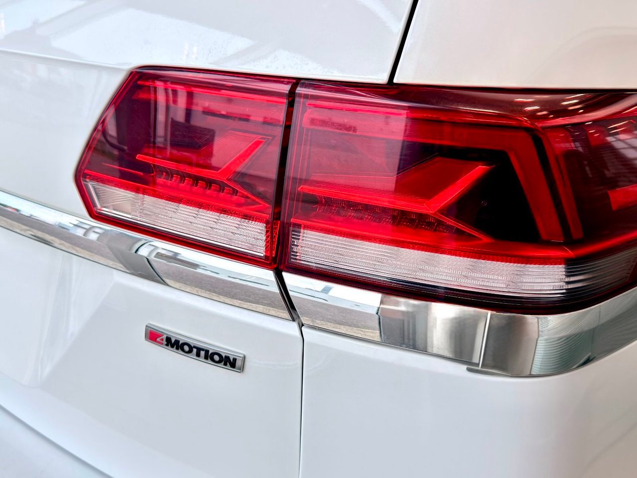 2021 Volkswagen Atlas White Notre-Dame-des-Prairies - photo #13