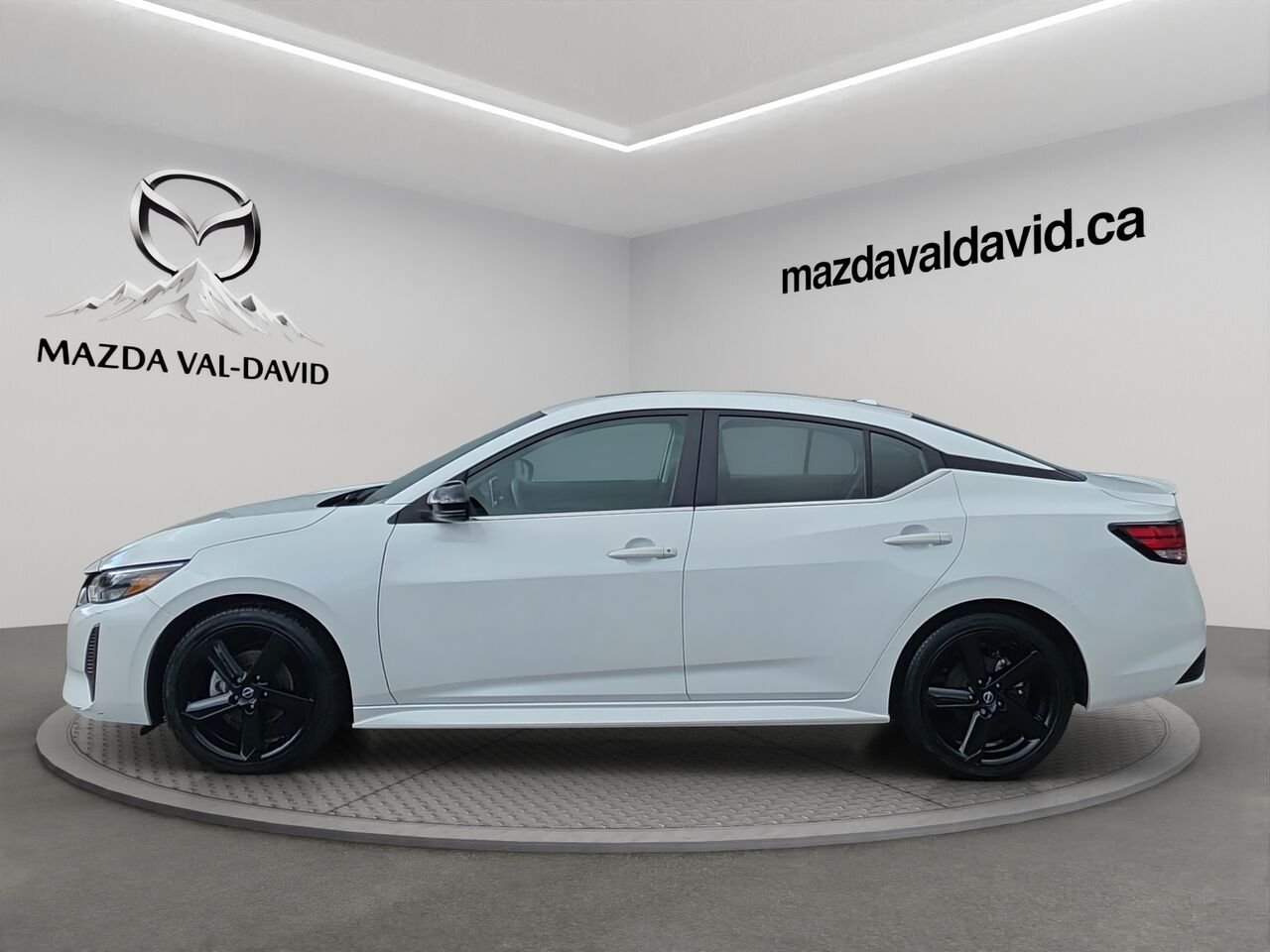 Nissan Sentra SR CVT, toit ouvrant, commande audio au volant, cruise control 2024 Blanc Val-David - photo #1
