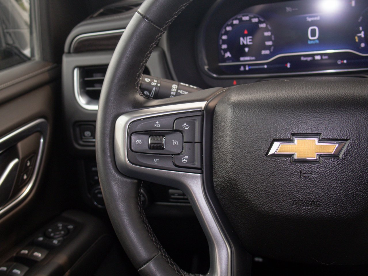 2023 Chevrolet Suburban 4WD 4dr LT Black Sherwood Park - photo #24