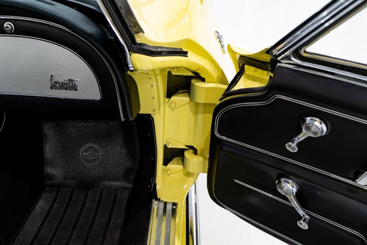 Chevrolet Corvette Matching# 427/425HP IP Code **PRICE IN USD** 1966 Jaune Montréal - photo #83