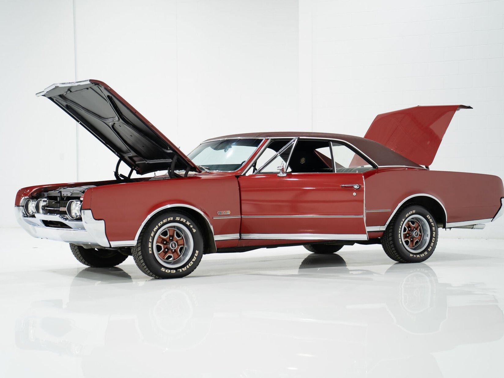 Oldsmobile Cutlass 442 *PRIX EN USD* Numéros entièrement Matching Non restaurée Repeinte une seule fois 1967 Rouge Montréal - photo #54