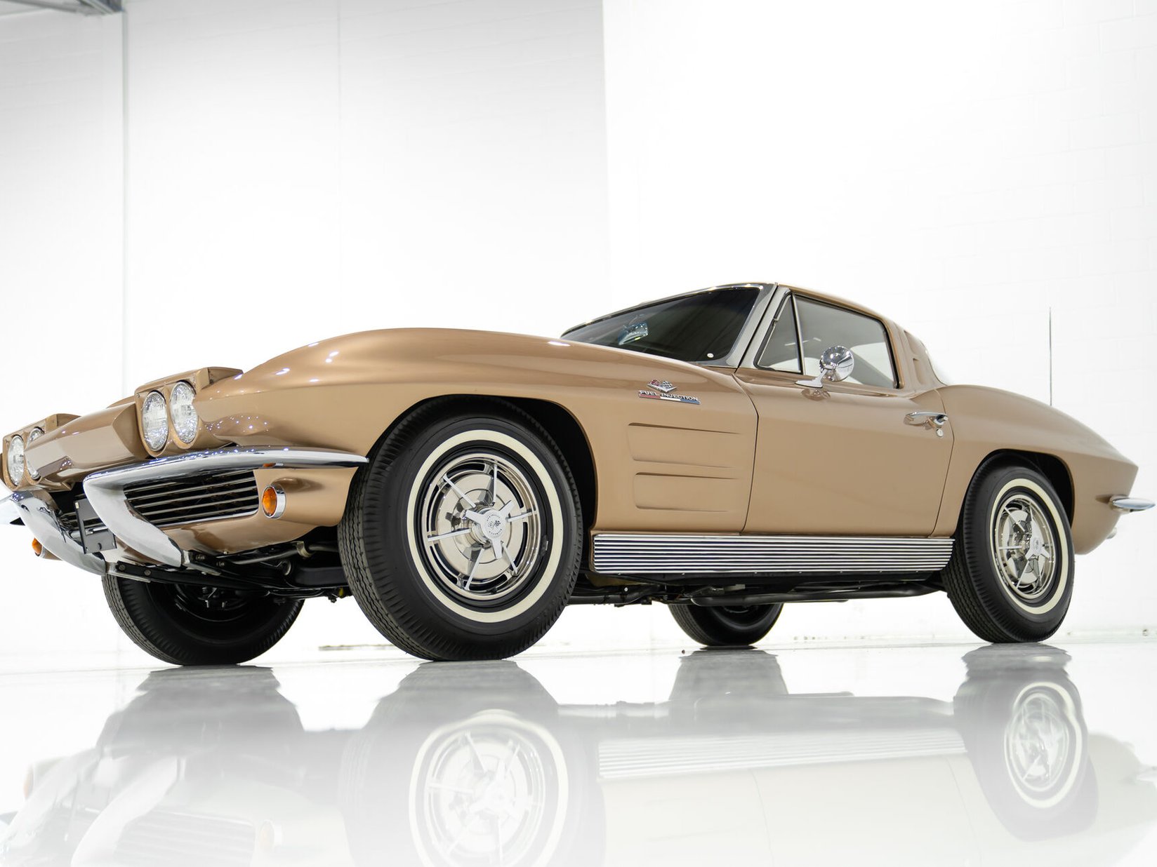 Chevrolet Corvette Fuel Injection Moteur Matching 327 à injection développant 360 chevaux | PRICE IN USD 1963 Beige Montréal - photo #83