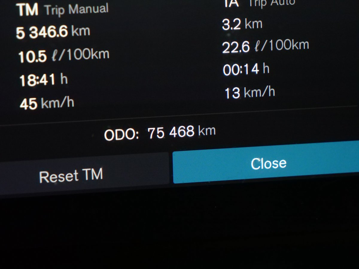 Volvo XC60 Ultimate Dark Theme 2023 Mauve Montréal - photo #11