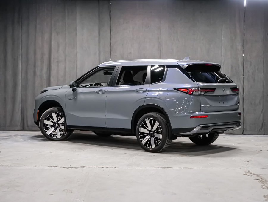 2026 Mitsubishi Outlander Plug-In Hybrid SEL Sterling Silver