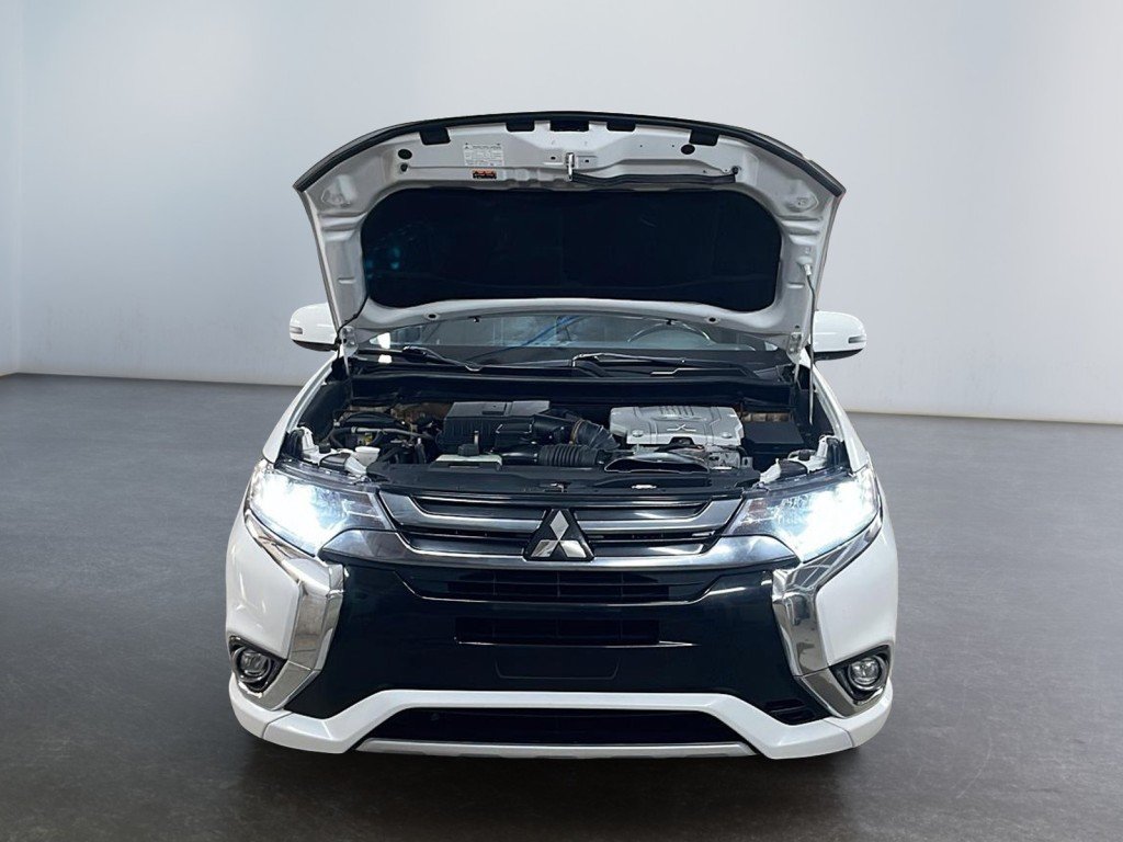 2018 Mitsubishi Outlander Plug-In Hybrid White Amos - photo #23