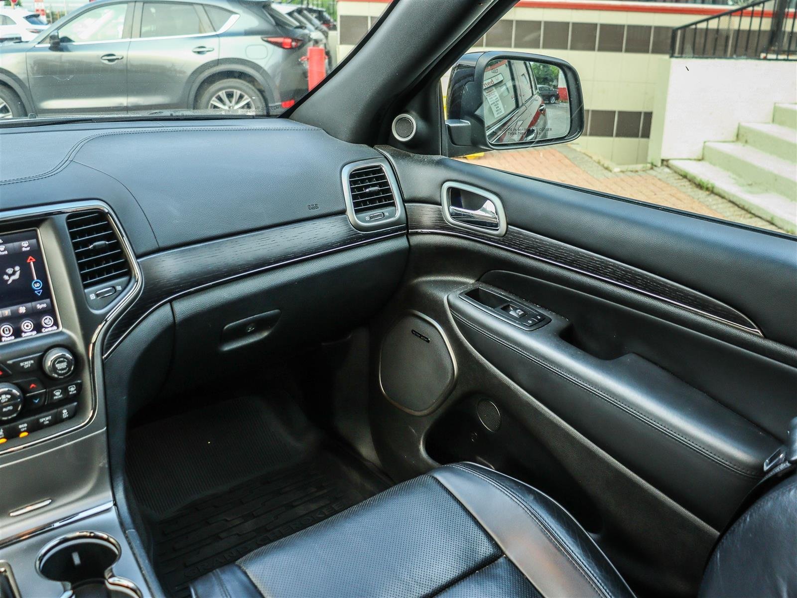 Jeep Grand Cherokee Overland 2018 Black Ottawa & Gatineau - photo #14