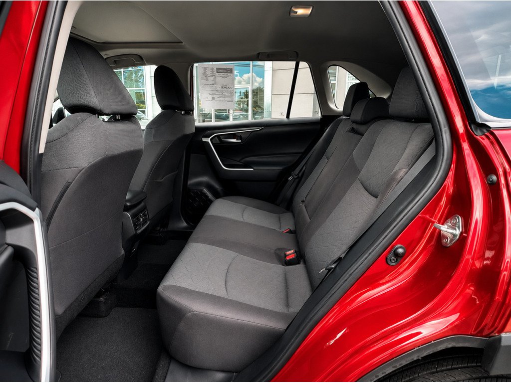 2024 Toyota RAV4 Red Saint-Basile-le-Grand - photo #12