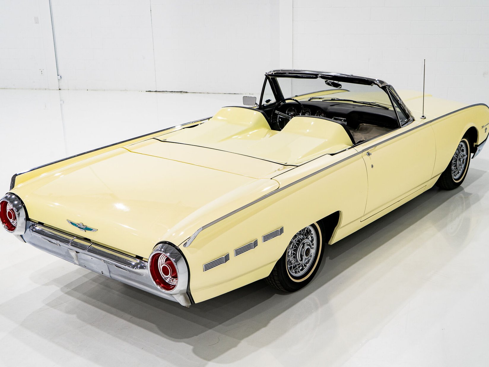 Ford Thunderbird Beautifully Presented From Older Restoration with original bill of sale 1962 Jaune Montréal - photo #26