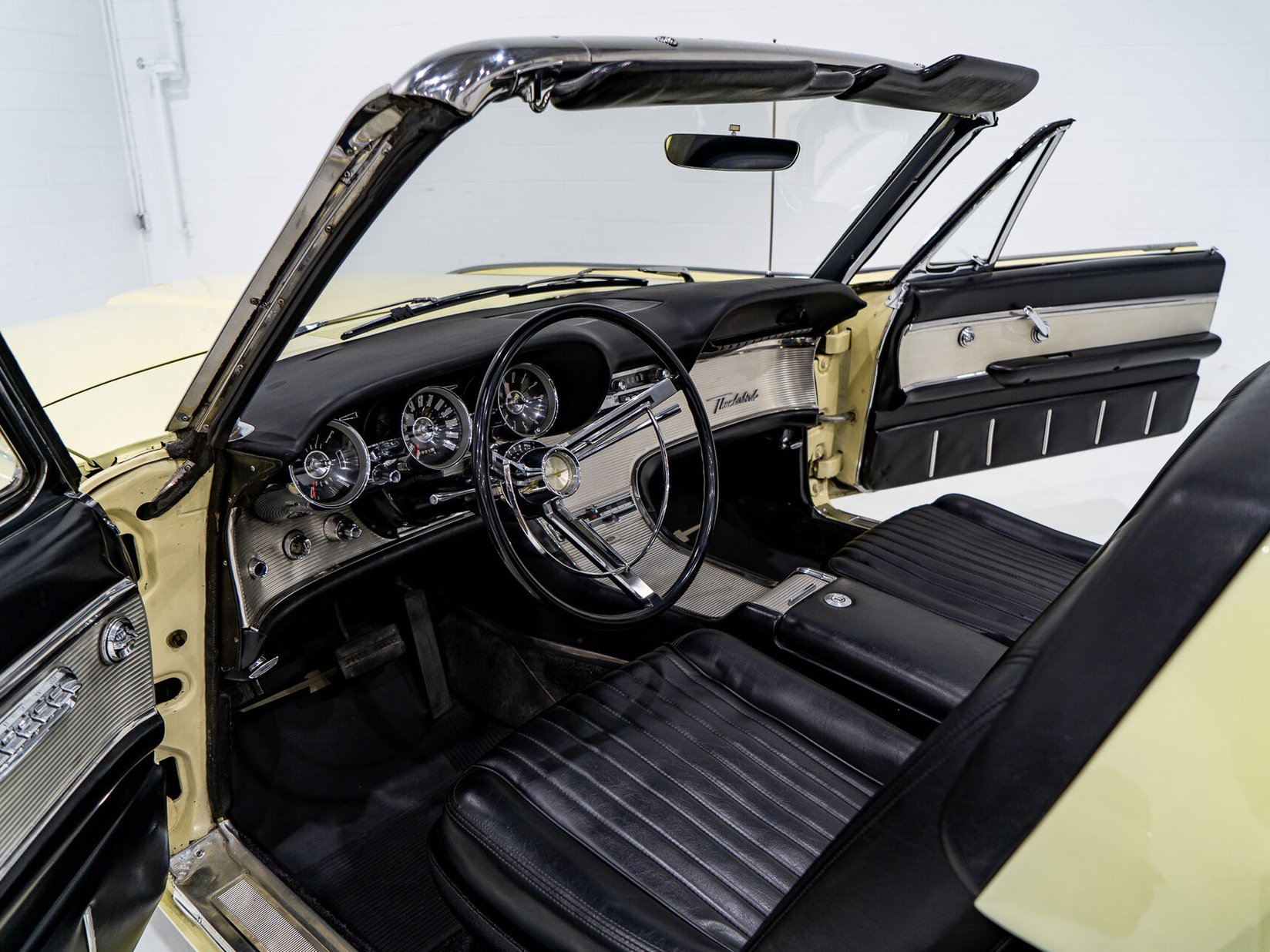 Ford Thunderbird Beautifully Presented From Older Restoration with original bill of sale 1962 Jaune Montréal - photo #8