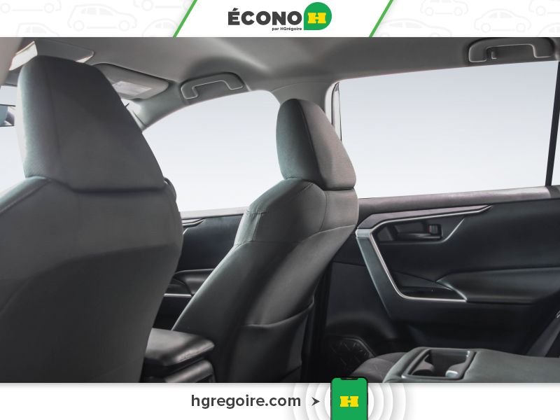 2019 Toyota Rav 4 White Blainville - photo #18