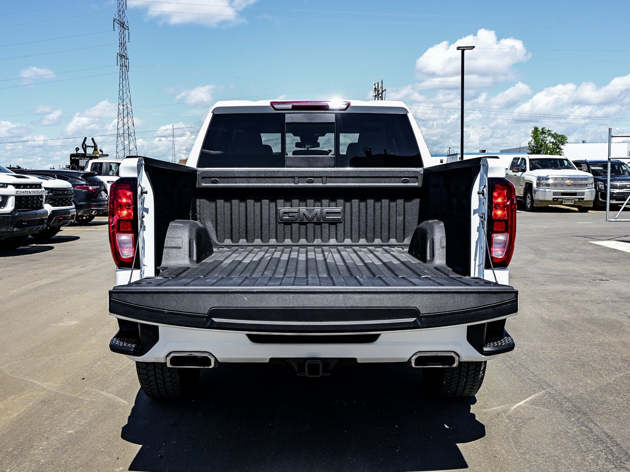2025 GMC Sierra 1500 4WD Crew Cab 147 Elevation White Sherwood Park - photo #12