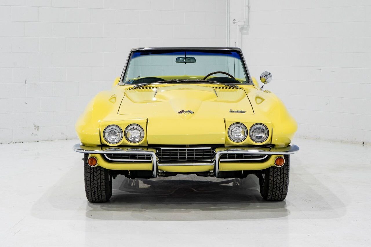 Chevrolet Corvette Matching# 427/425HP IP Code **PRICE IN USD** 1966 Jaune Montréal - photo #1