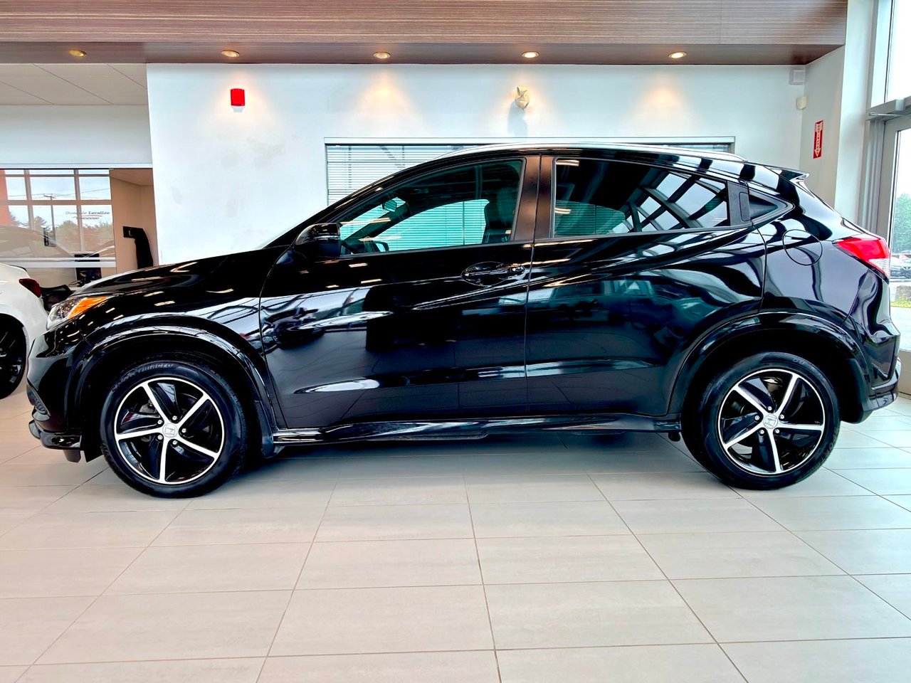 2021 Honda HR-V Black Notre-Dame-des-Prairies - photo #7
