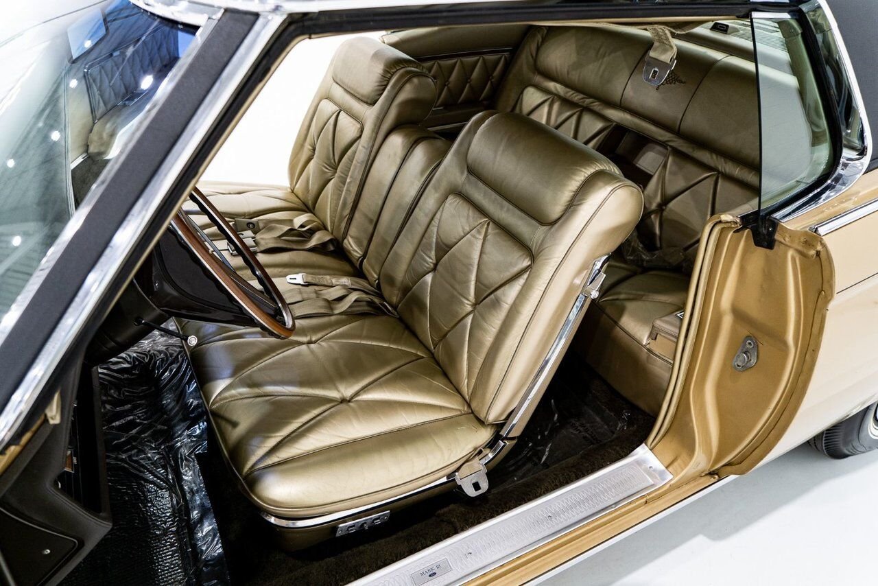 Lincoln Continental Only 687 miles from new. Unrestored example **PRICE IN USD** 1969 Or Montréal - photo #64