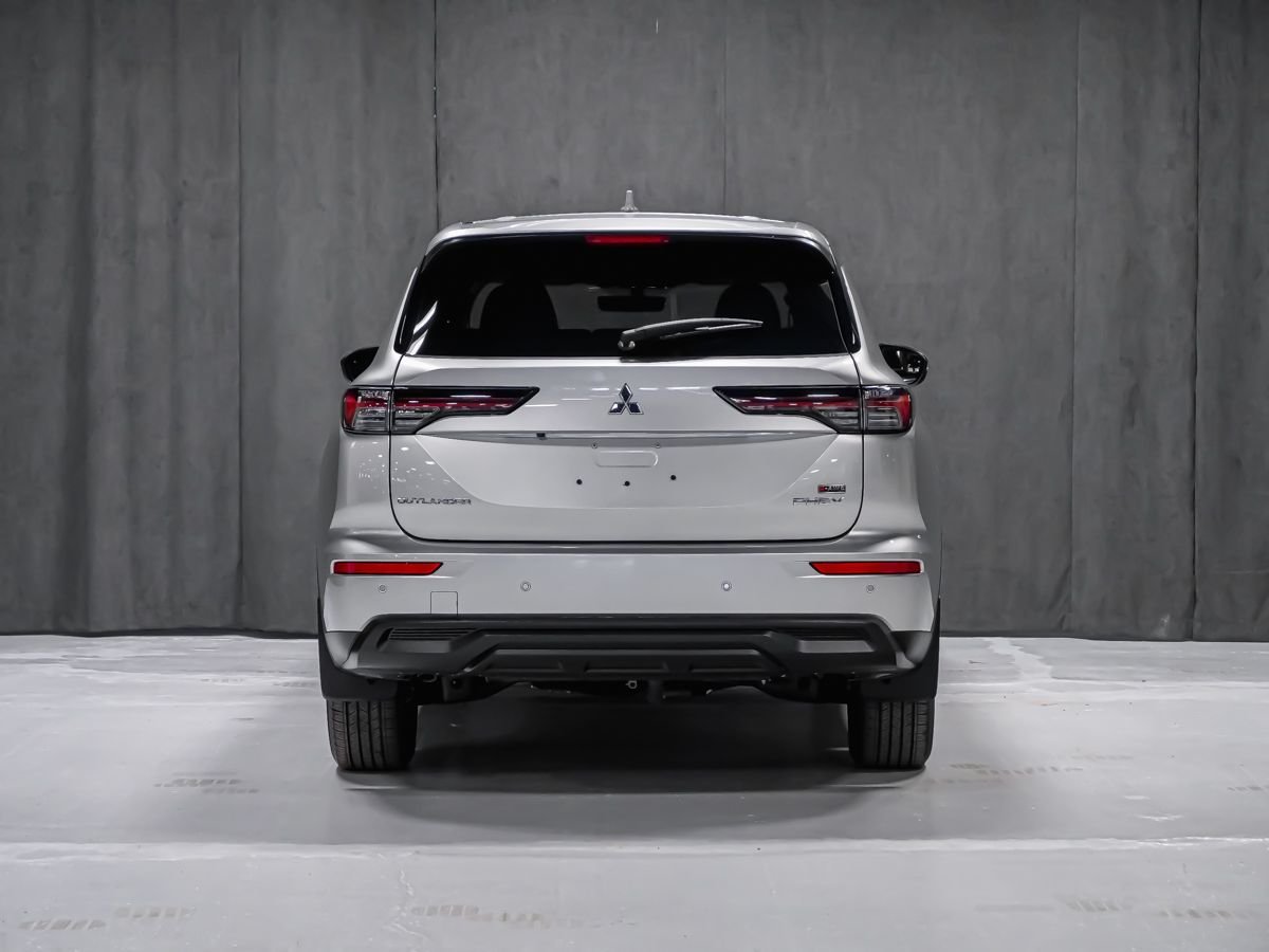 2026 Mitsubishi Outlander Plug-In Hybrid ES Graphite Grey Metallic Montreal - photo #5