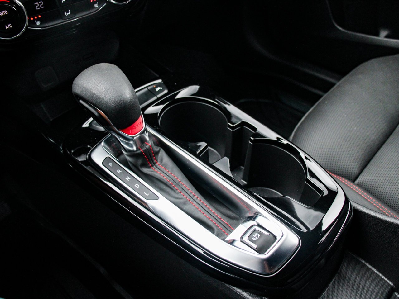 2024 Chevrolet Trax FWD 4dr 2RS Yellow Sherwood Park - photo #25