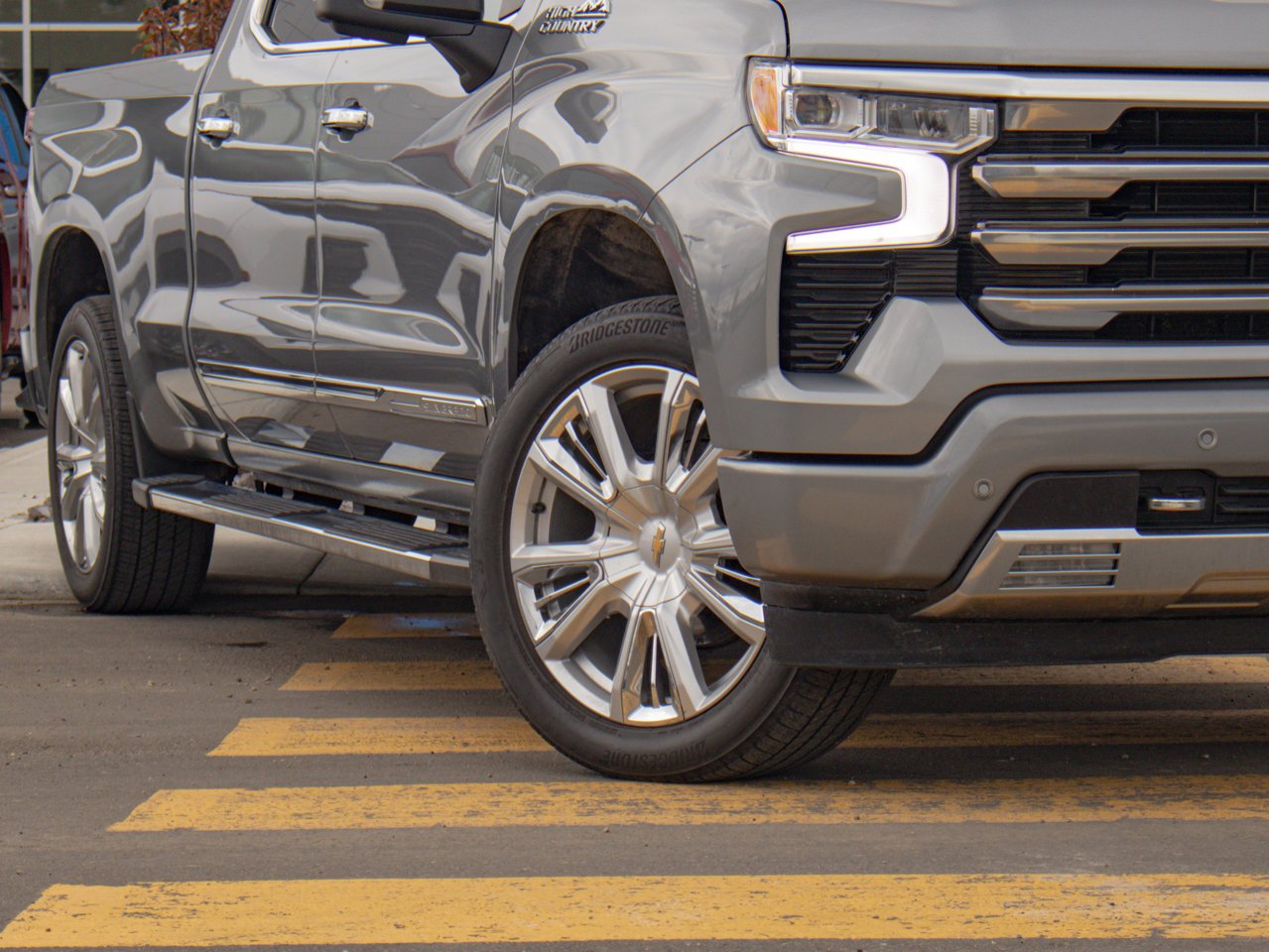 2024 Chevrolet Silverado 1500 4WD Crew Cab 157 High Country Grey Sherwood Park - photo #5