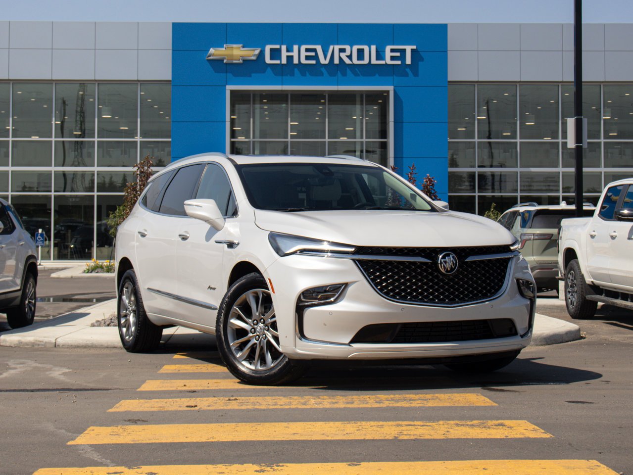 2024 Buick Enclave AWD 4dr Avenir White Sherwood Park - photo #1