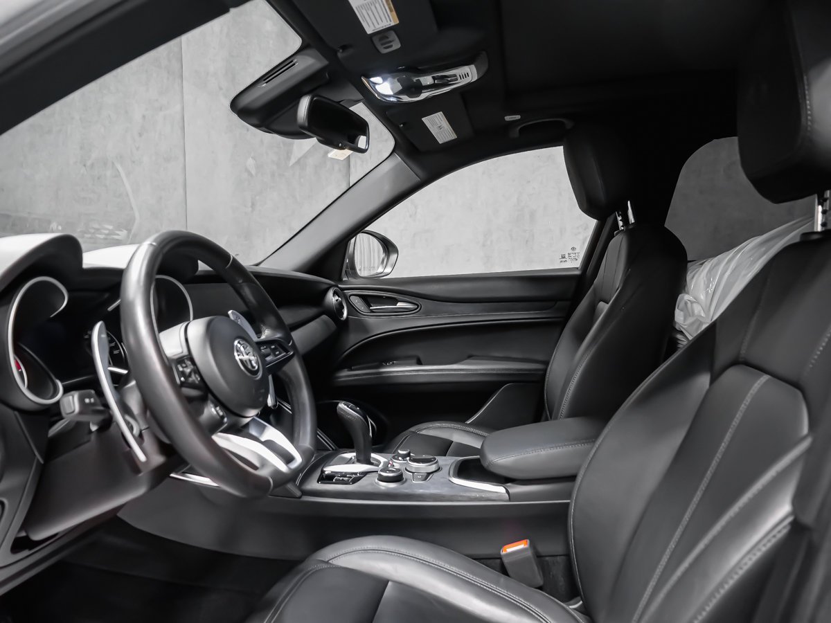 Alfa Romeo Stelvio Sprint 2023 Gris Montréal - photo #10