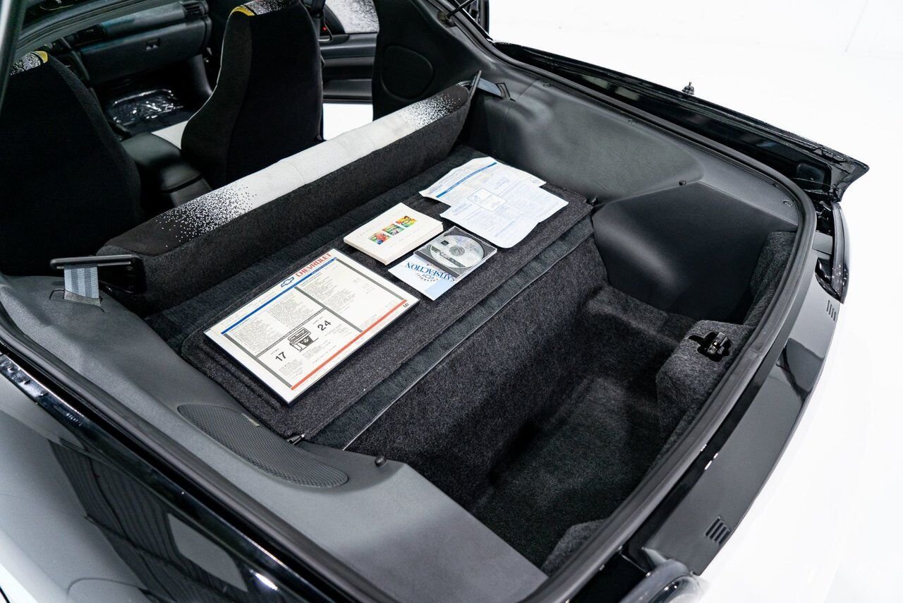 1993 Chevrolet CAMARO Z28 PRIX EN USD | Pace Car with only 957km (595mi) with original window sticker Black Montreal - photo #73