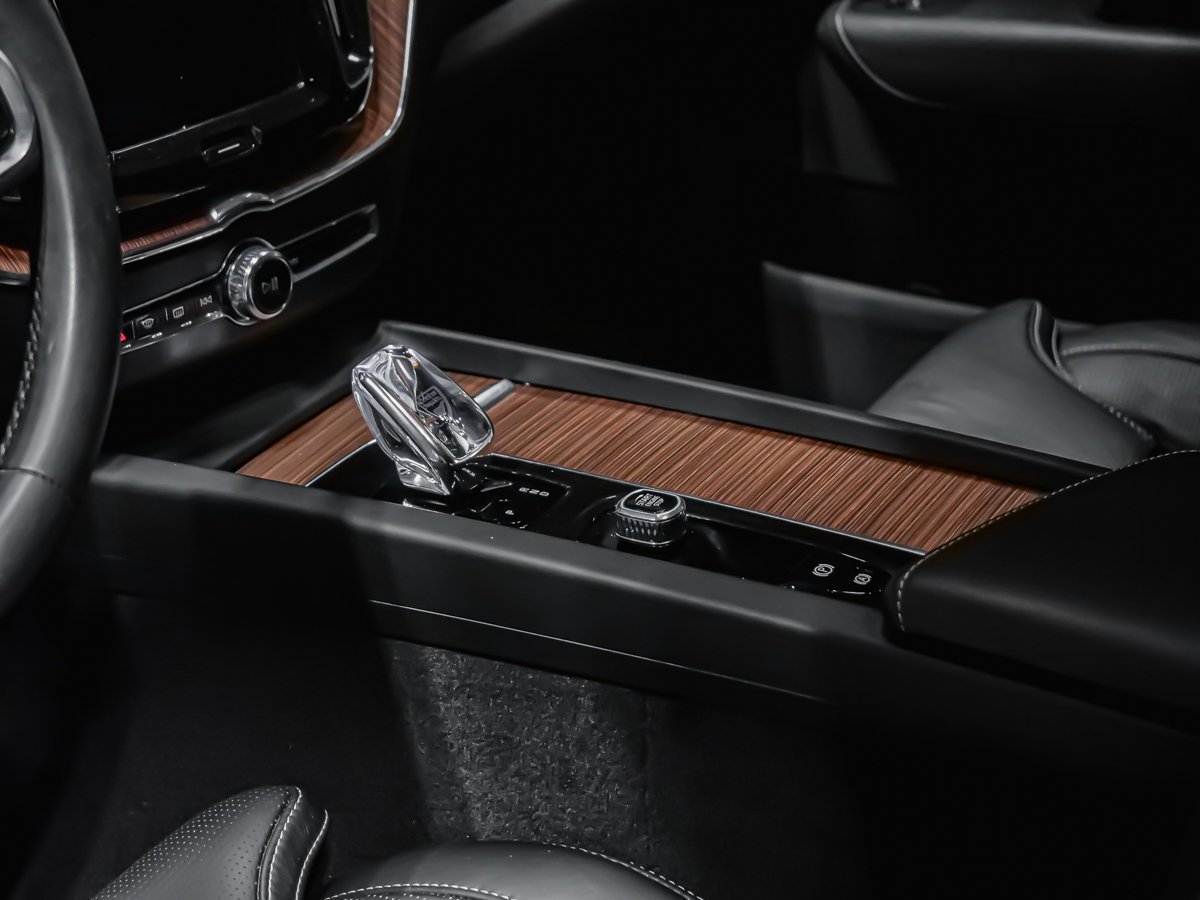 2023 Volvo XC60 ULTIMATE BRIGHT THEME Black Montreal - photo #6