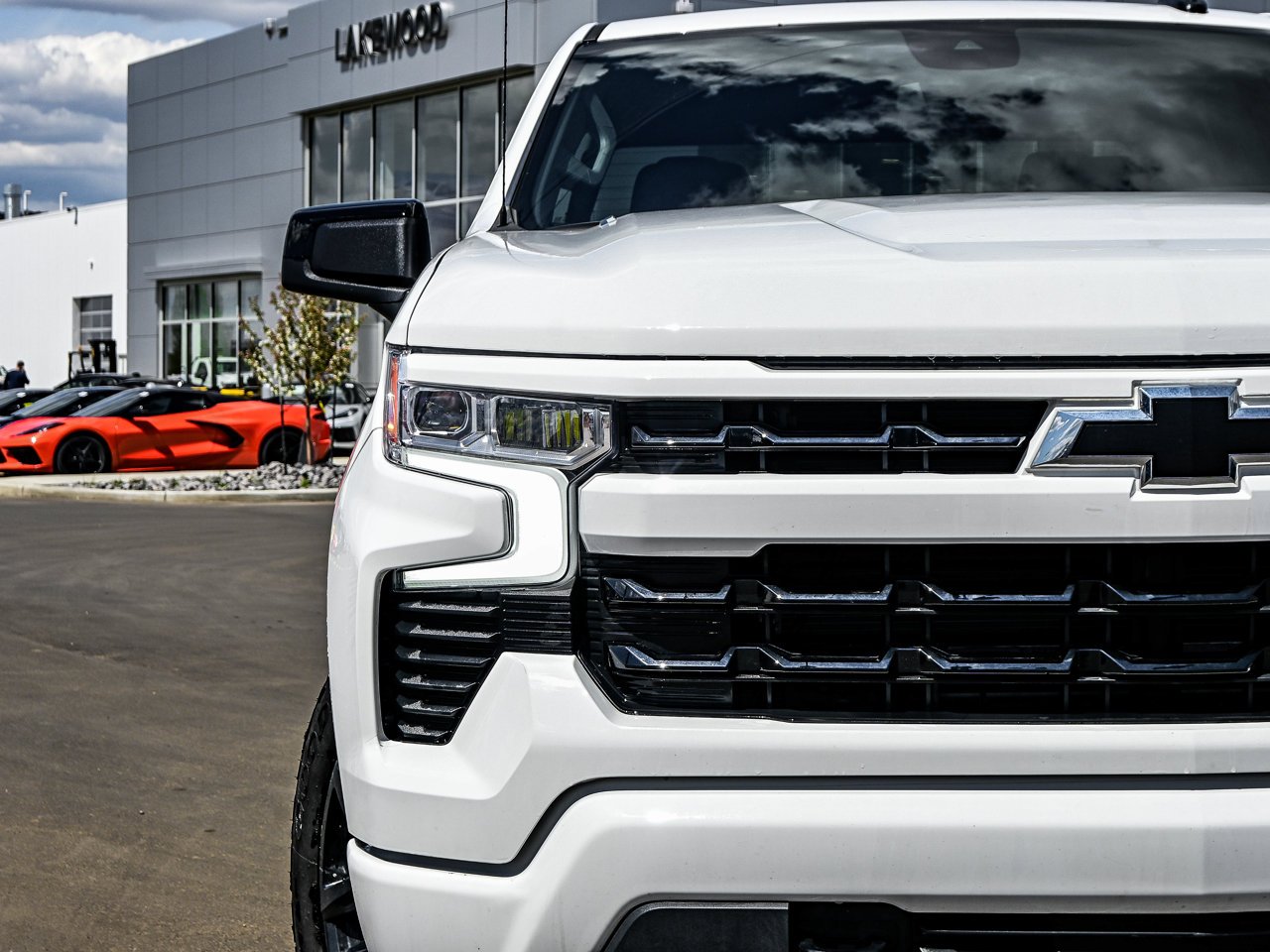 2025 Chevrolet Silverado 1500 4WD Double Cab 147 RST White Sherwood Park - photo #4