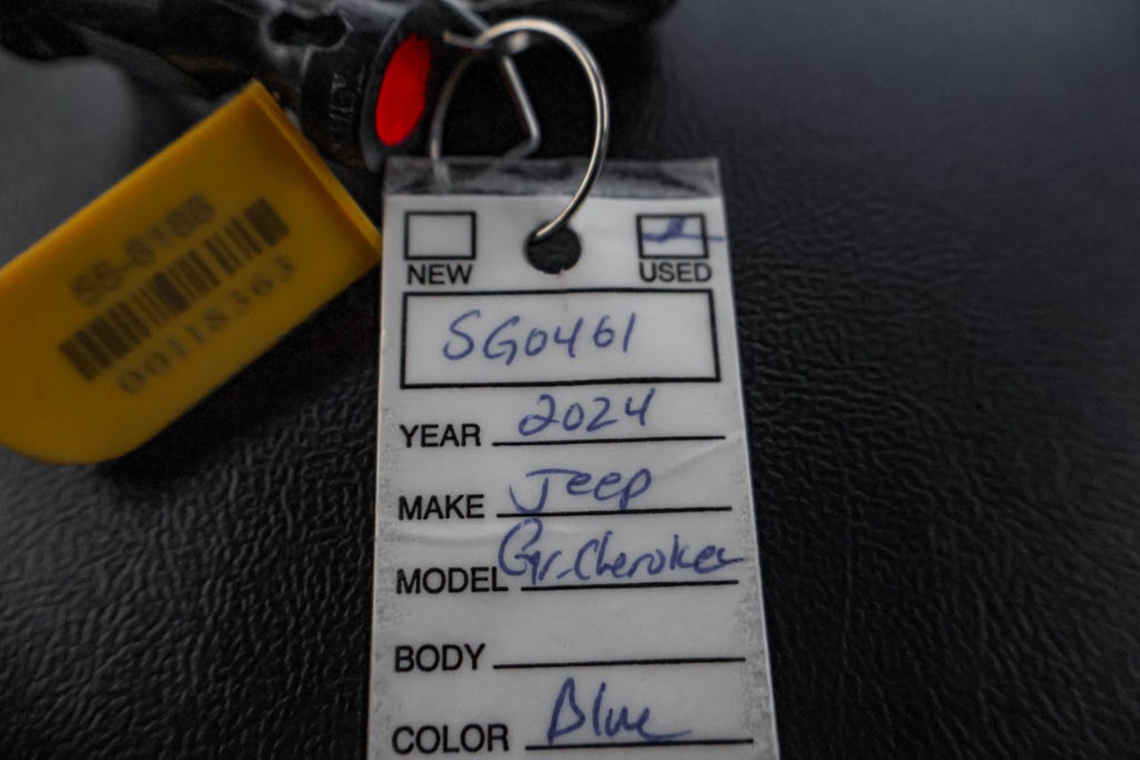 2024 Jeep Grand Cherokee L Limited 4x4 Blue Sherwood Park - photo #33