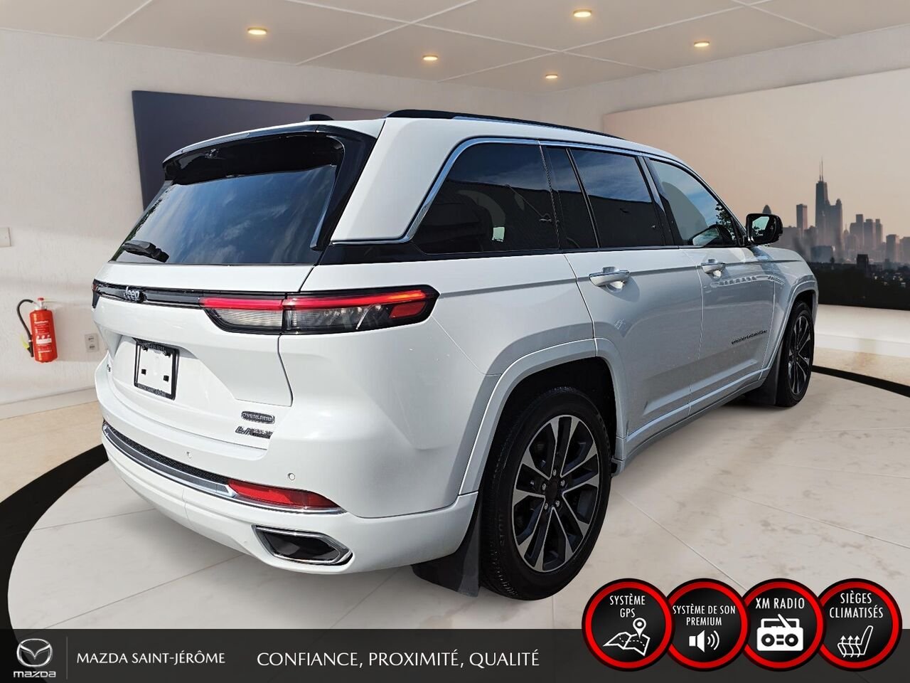 Jeep Grand Cherokee Overland | TOIT PANORAMIQUE | CUIR | 4X4 | 2023 Blanc Saint-Jérôme - photo #5