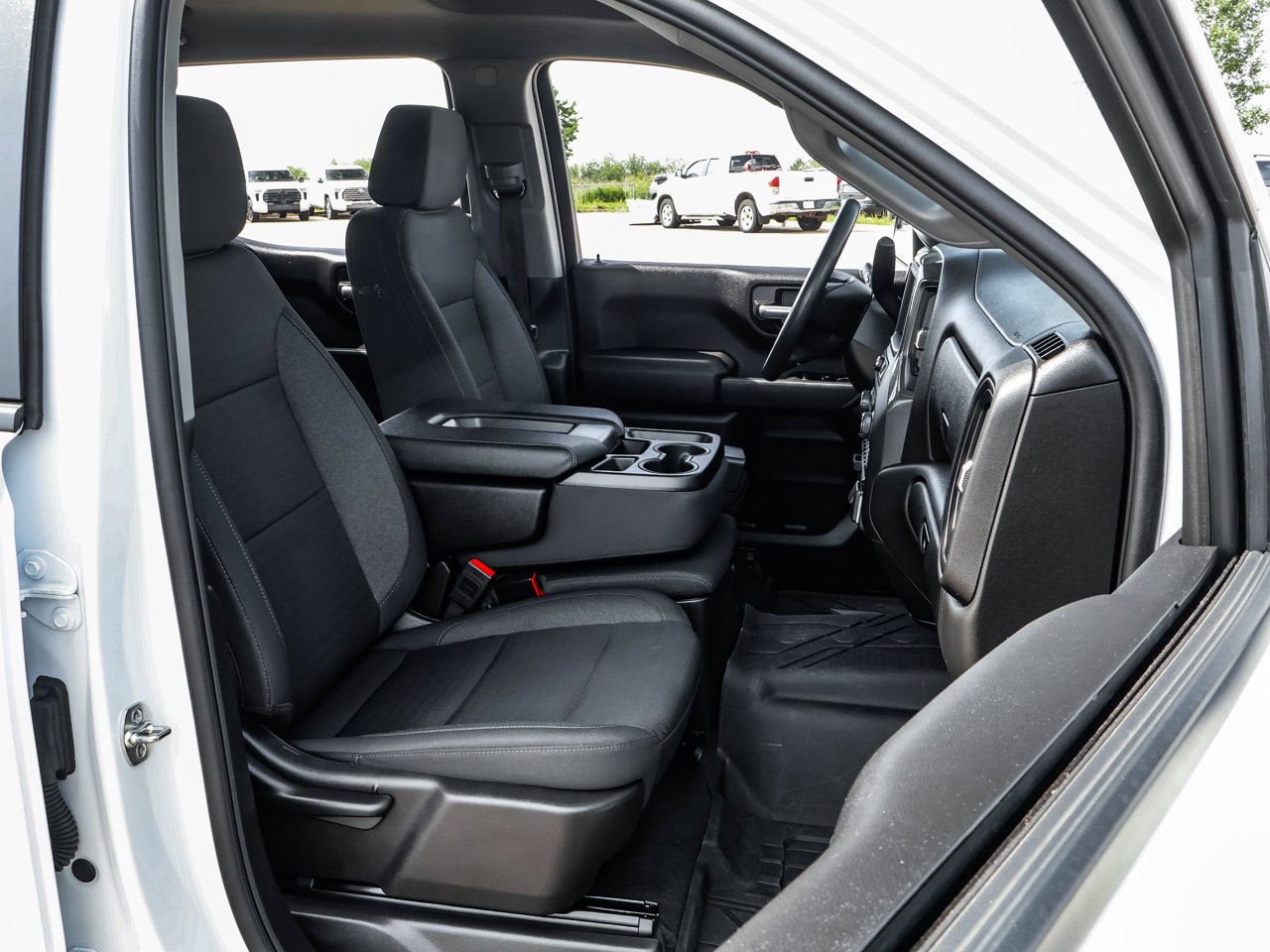2025 Chevrolet Silverado 1500 4WD Crew Cab 147 Custom White Sherwood Park - photo #14