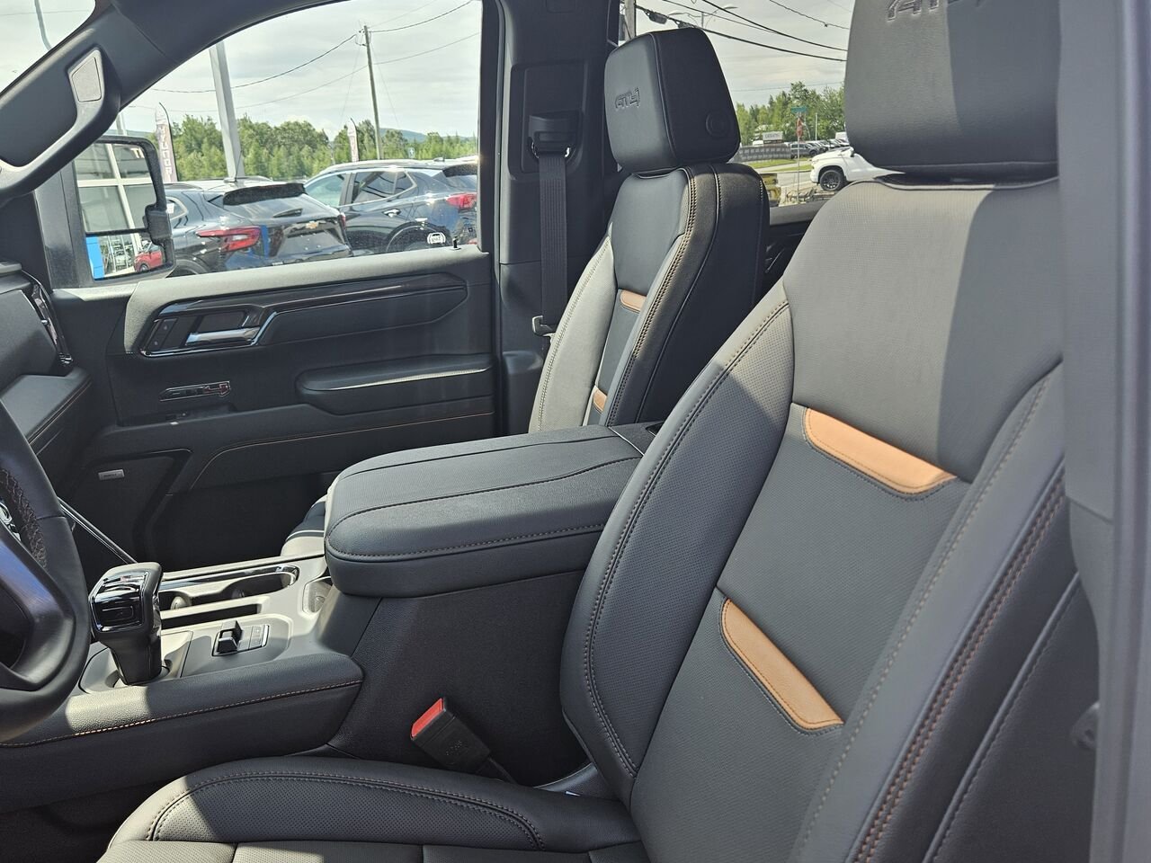 2026 GMC Sierra 1500 AT4 cabine multiplace 4RM 157 po Summit White Thetford Mines - photo #14