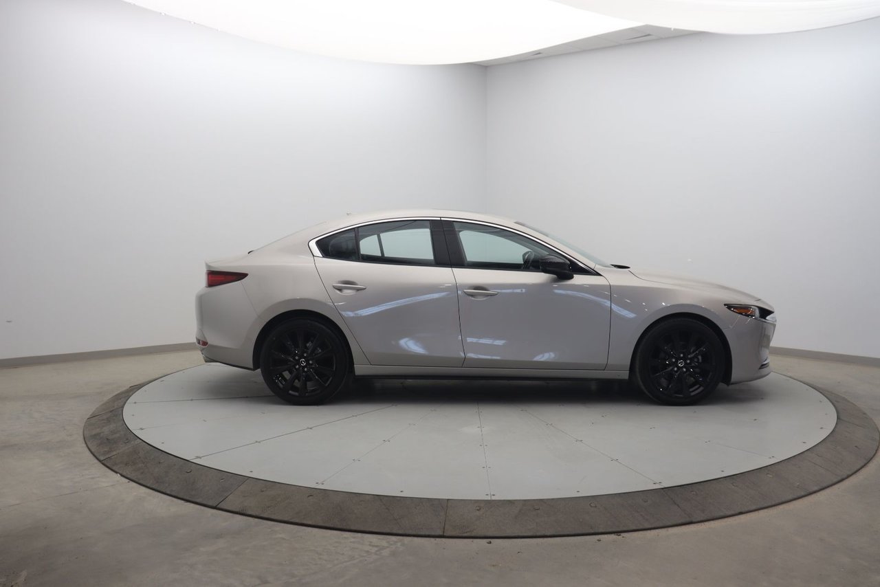 Mazda Mazda3 NIV JM1BPBDY0R1657937 2024 Gris Chicoutimi - photo #0