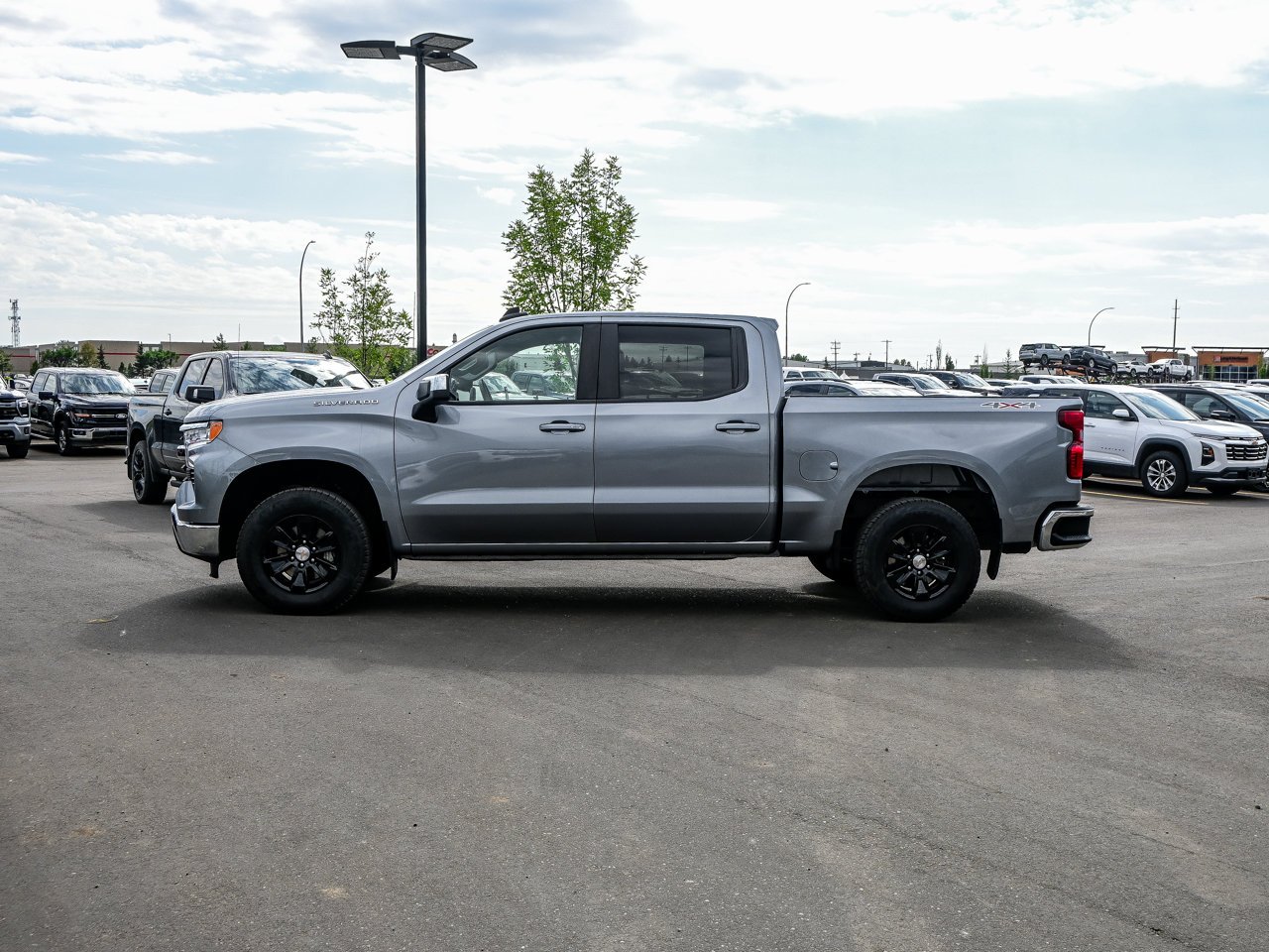2025 Chevrolet Silverado 1500 4WD Crew Cab 147 LT Grey Sherwood Park - photo #9
