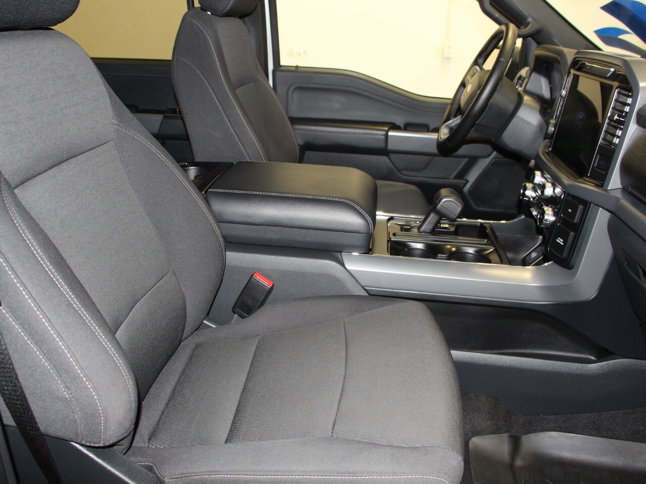 2025 Ford F-150 SUPERCREW XLT White Châteauguay - photo #5