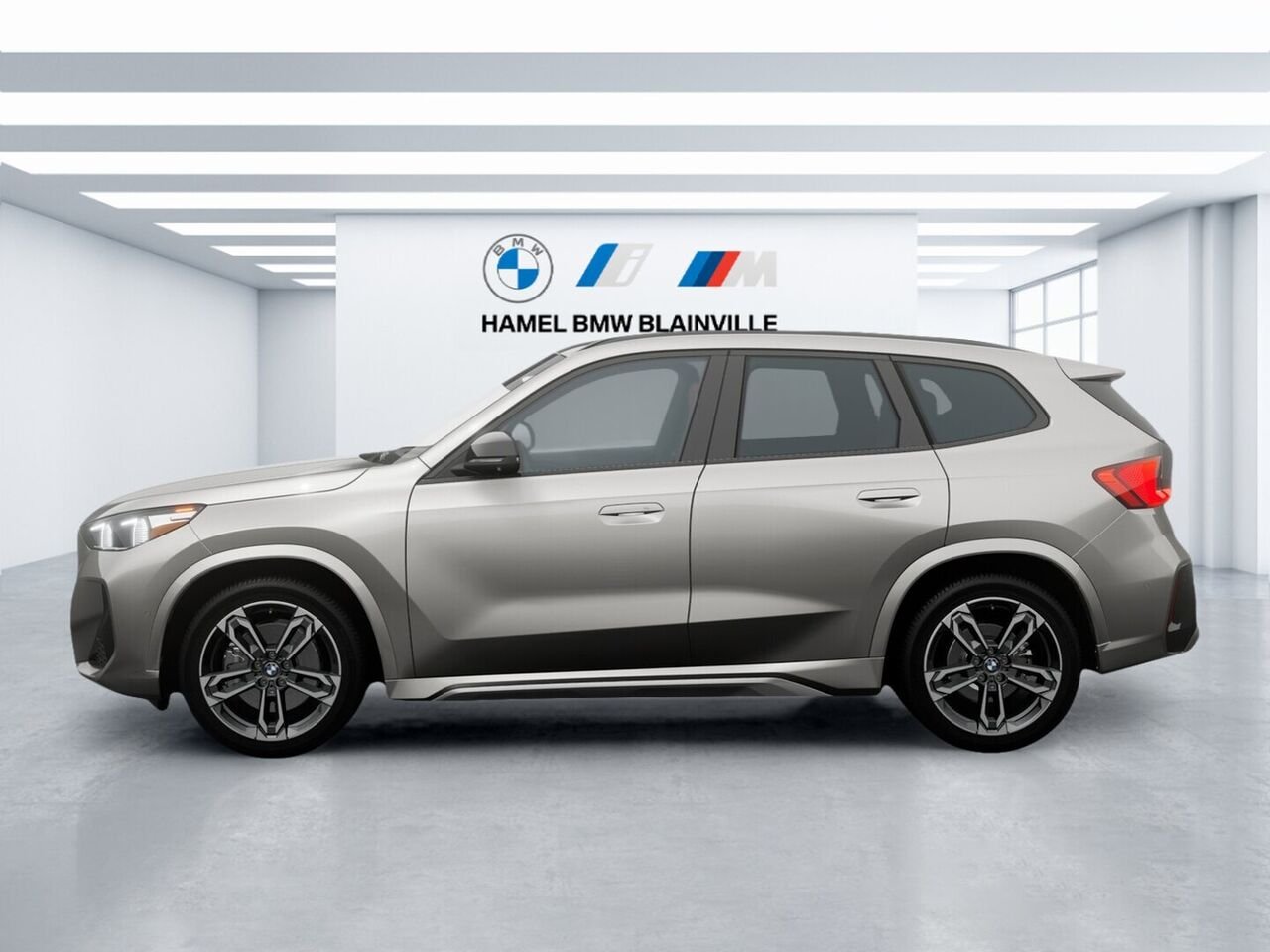 2026 BMW X1 Space Silver Metallic Blainville - photo #3