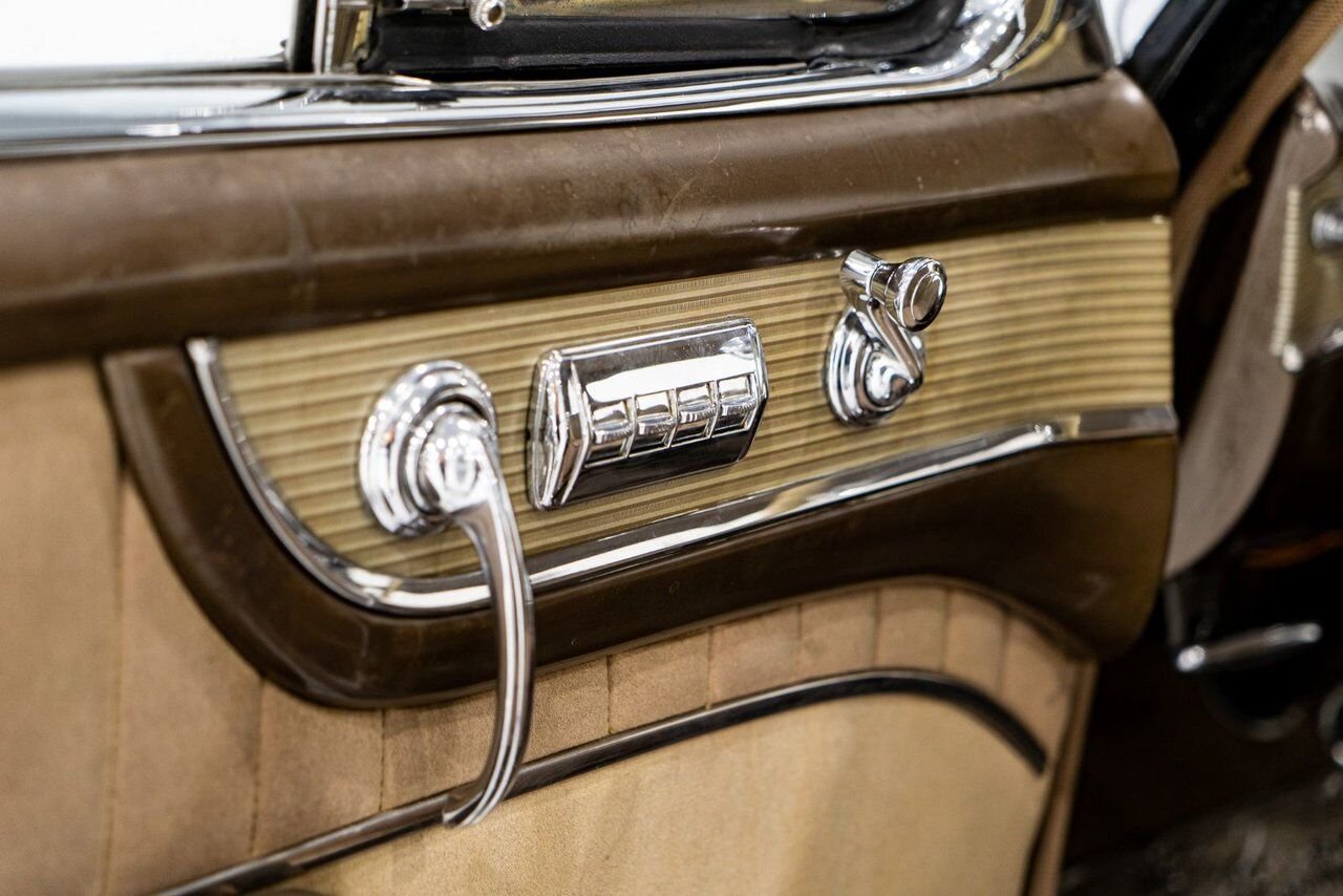 Cadillac Fleetwood Unrestored factory black paint **PRICE IN USD** 1951 Noir Montréal - photo #58