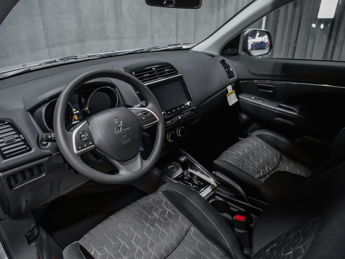 Mitsubishi RVR ES 2026 Blanc diamant Montréal - photo #7