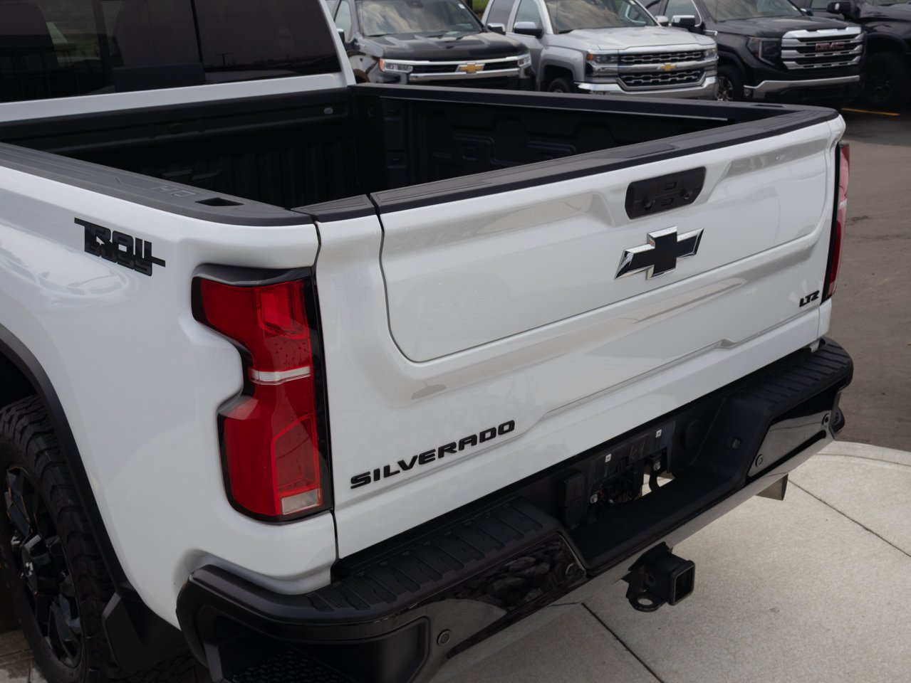 2025 Chevrolet Silverado 2500HD 4WD Crew Cab 159 LTZ White Sherwood Park - photo #12