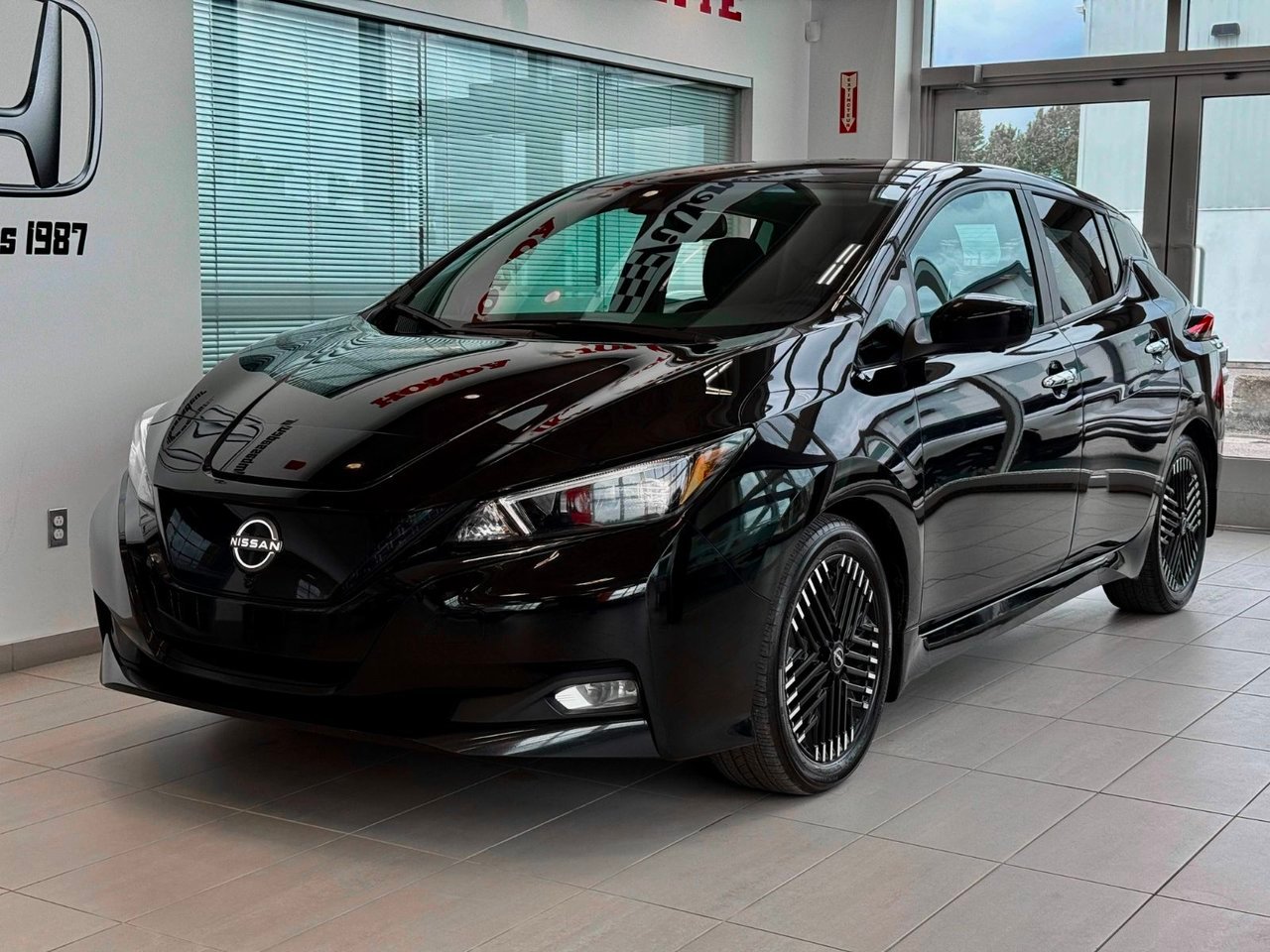 2023 Nissan Leaf Notre-Dame-des-Prairies - photo #1