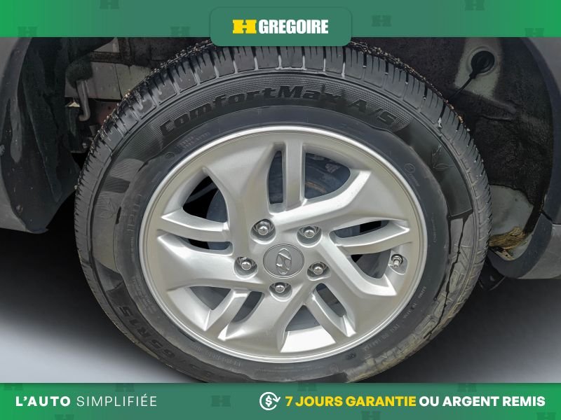 2024 Hyundai Venue Silver Saint-Eustache - photo #25