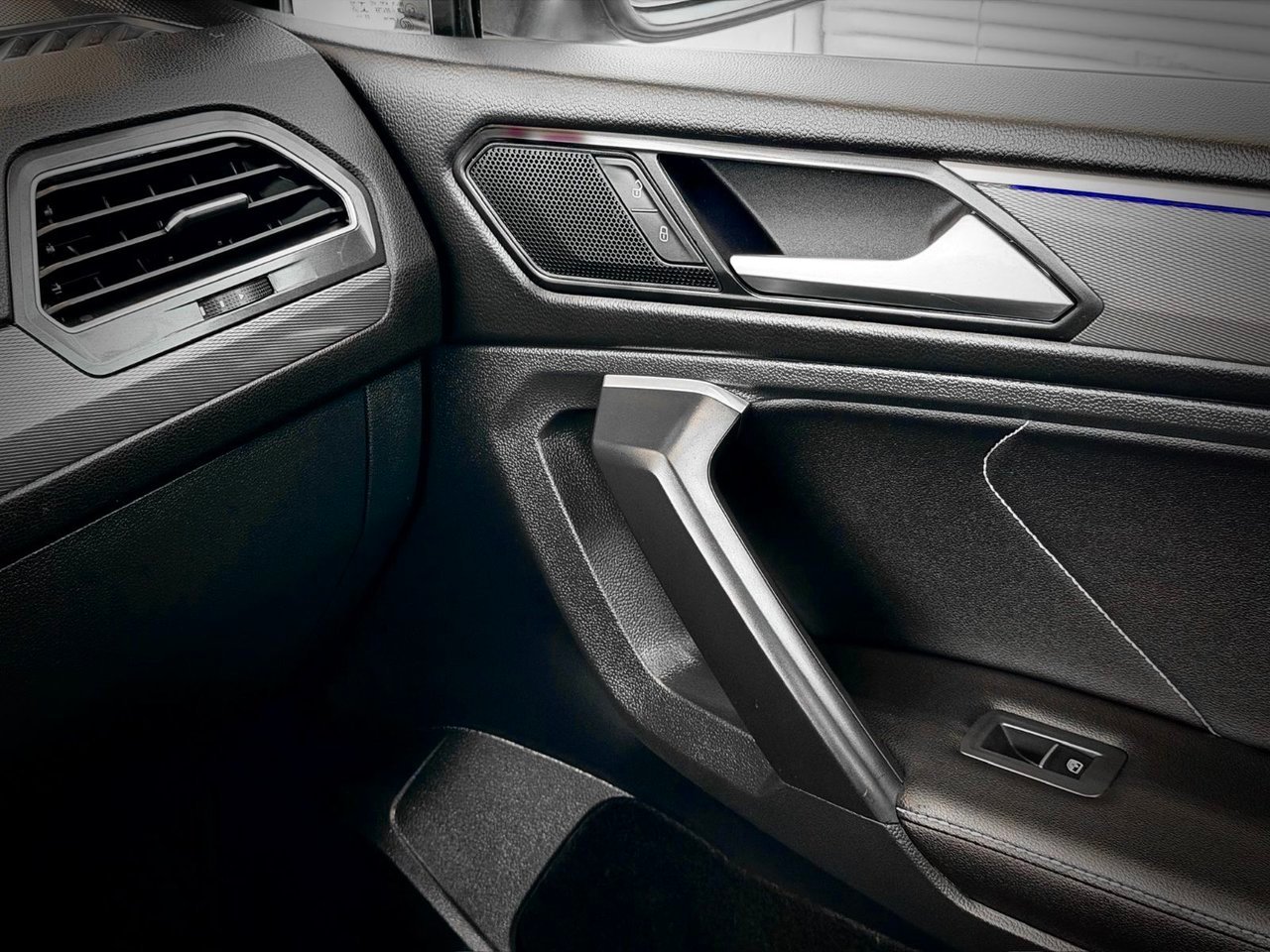 2024 Volkswagen Tiguan Silver Notre-Dame-des-Prairies - photo #31