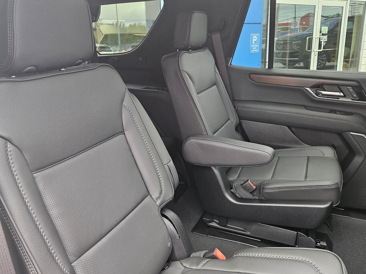 GMC Yukon 4 RM 4 portes Denali 2026 Blanc glacier 3 couches Thetford Mines - photo #18