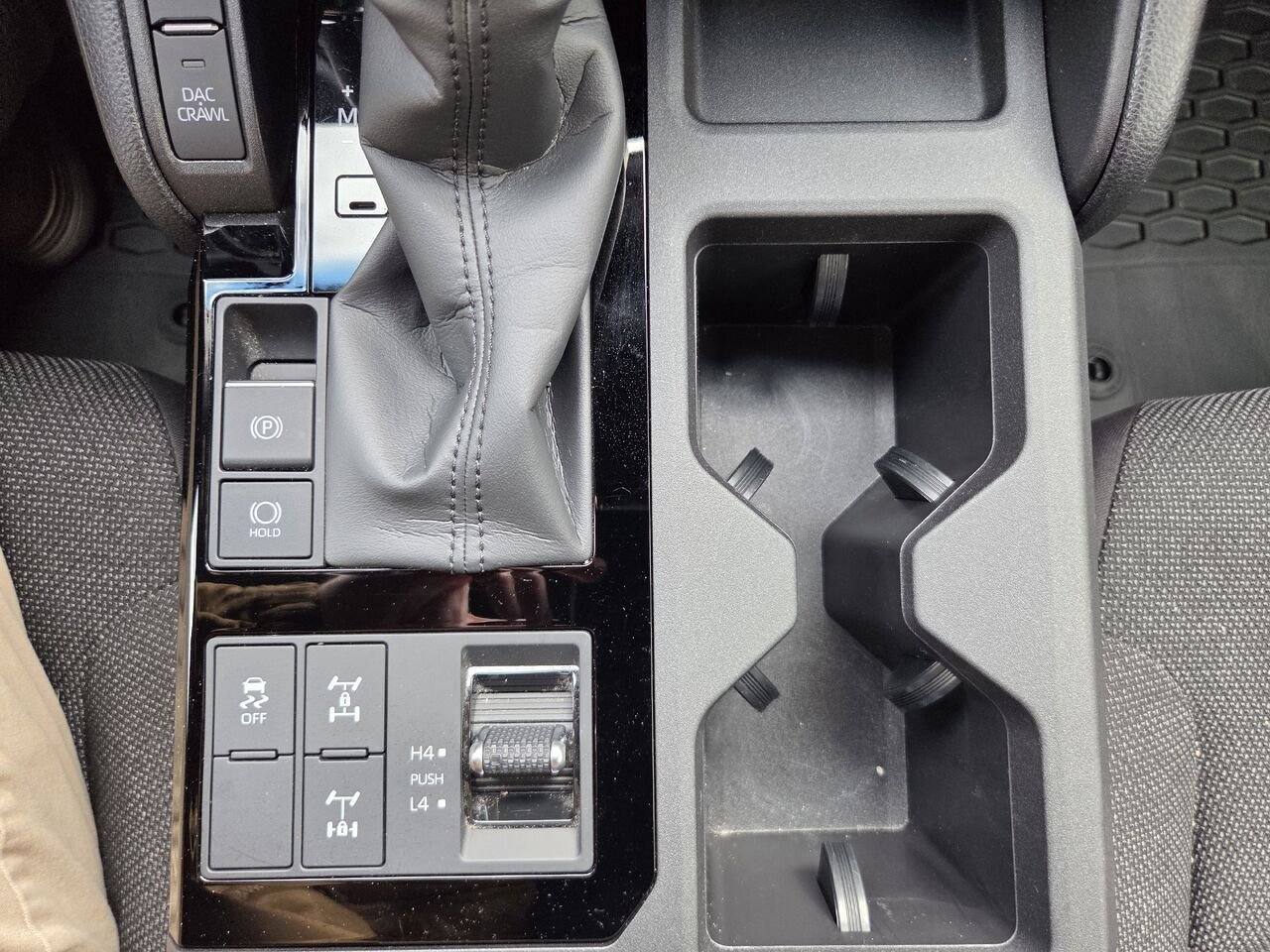2025 Toyota LAND CRUISER Black Mont-Laurier - photo #18