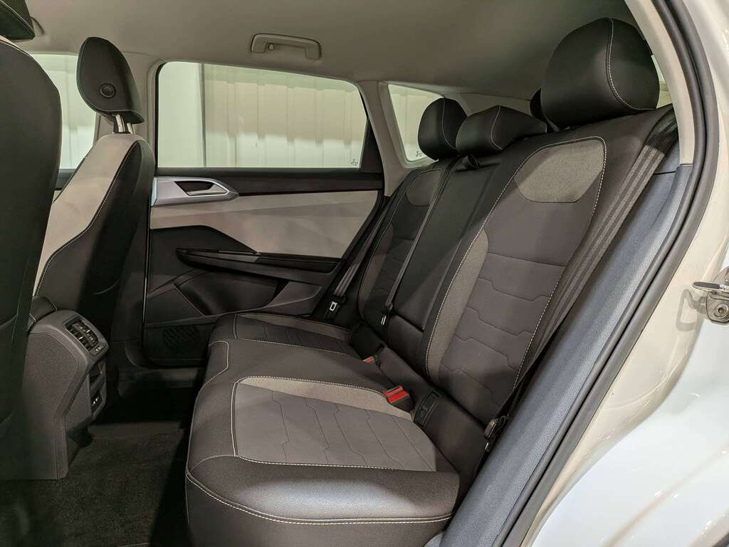 2026 Volkswagen Taos Comfortline 4MOTION White Val-David - photo #10