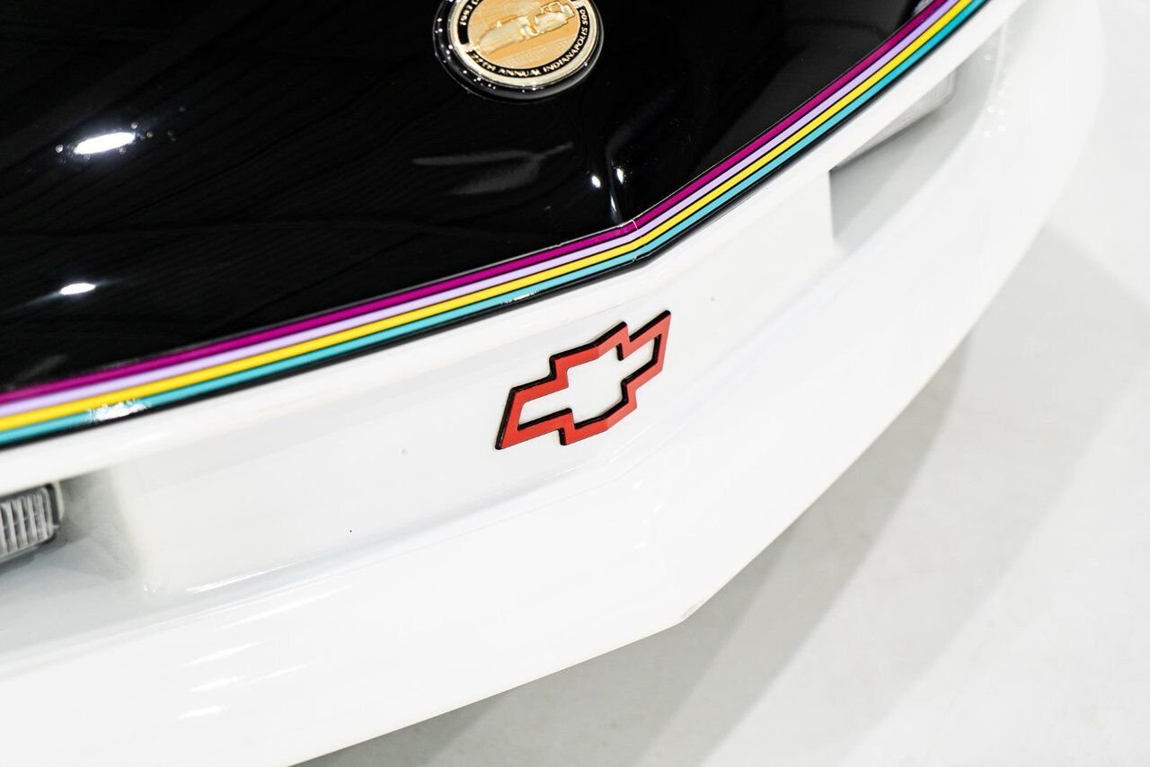 1993 Chevrolet CAMARO Z28 PRIX EN USD | Pace Car with only 957km (595mi) with original window sticker Black Montreal - photo #38